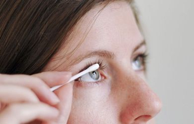 Lông mi bị cháy có mọc lại được không?